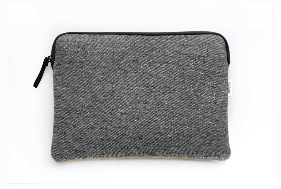 Custodia per MacBook Air 13"/ iPad 12.9” Botton Grey Custodia per MacBook Air 13"/ iPad 12.9” Botton Grey