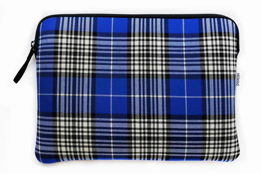 MacBook Air 15" / Pro 15" / Retina zip case Prisma Blue MacBook Air 15" / Pro 15" / Retina zip case Prisma Blue